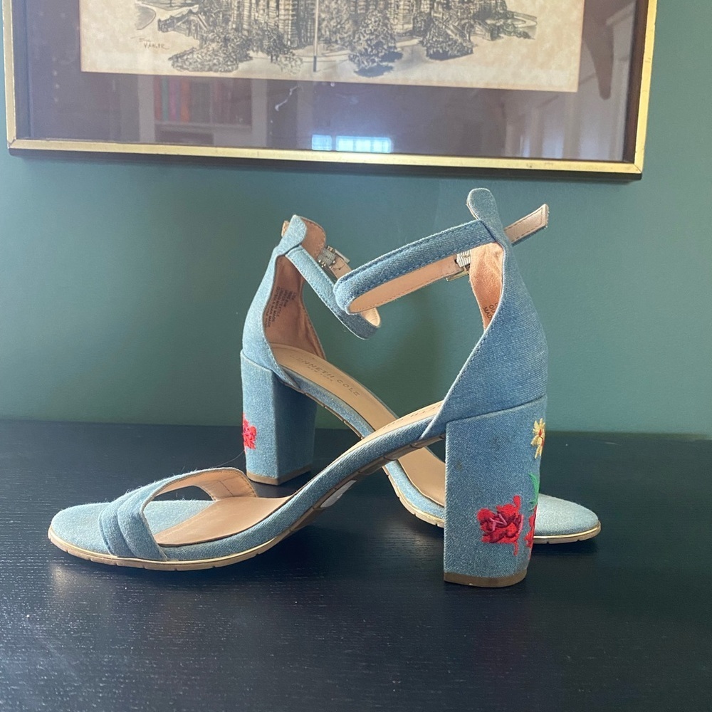 Kenneth Cole | Lisa Embroidered Heel - Picture 3 of 6